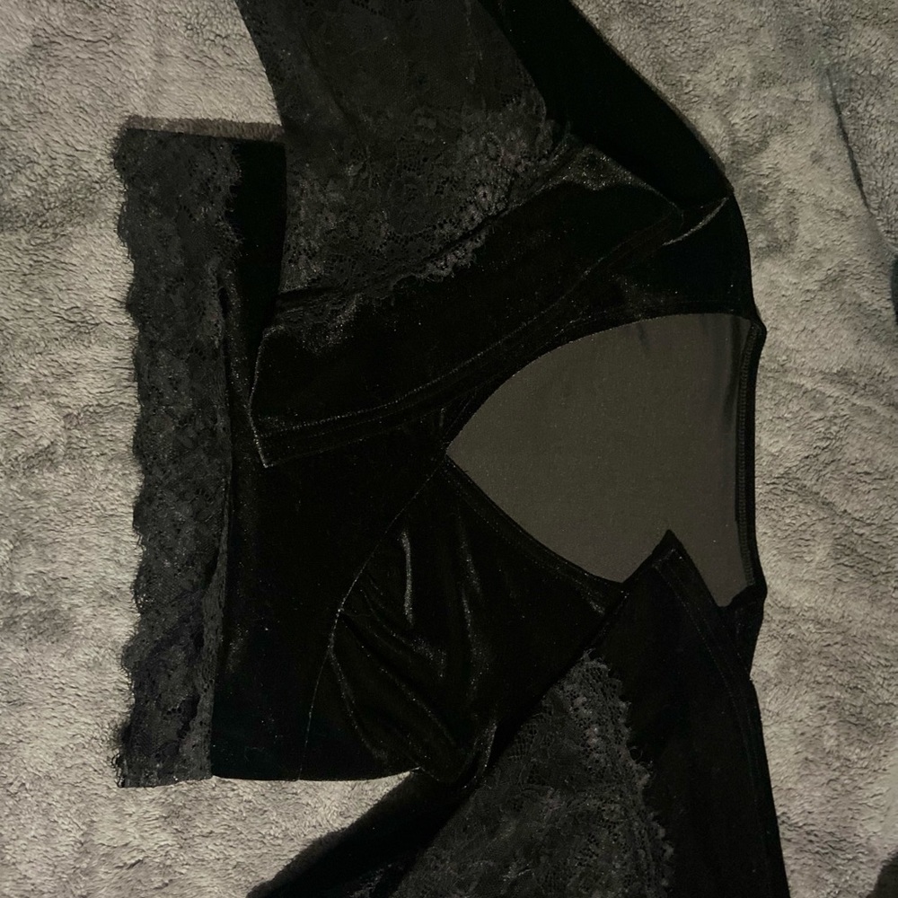 Lacy velvet crop top with flare sleeves